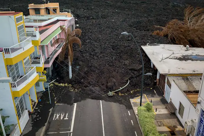 lava flow destroy town 